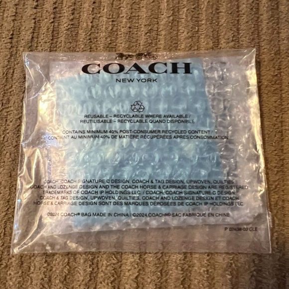 Coach Mini Bow Stud Earrings nwt in packaging - Picture 2 of 3